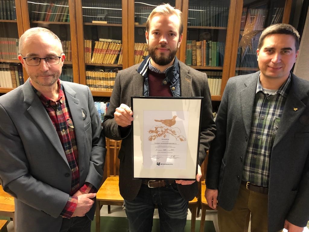 Suomen Riistanhoito-Säätiö vastaanotti Metsästäjäliiton ansiokirjan